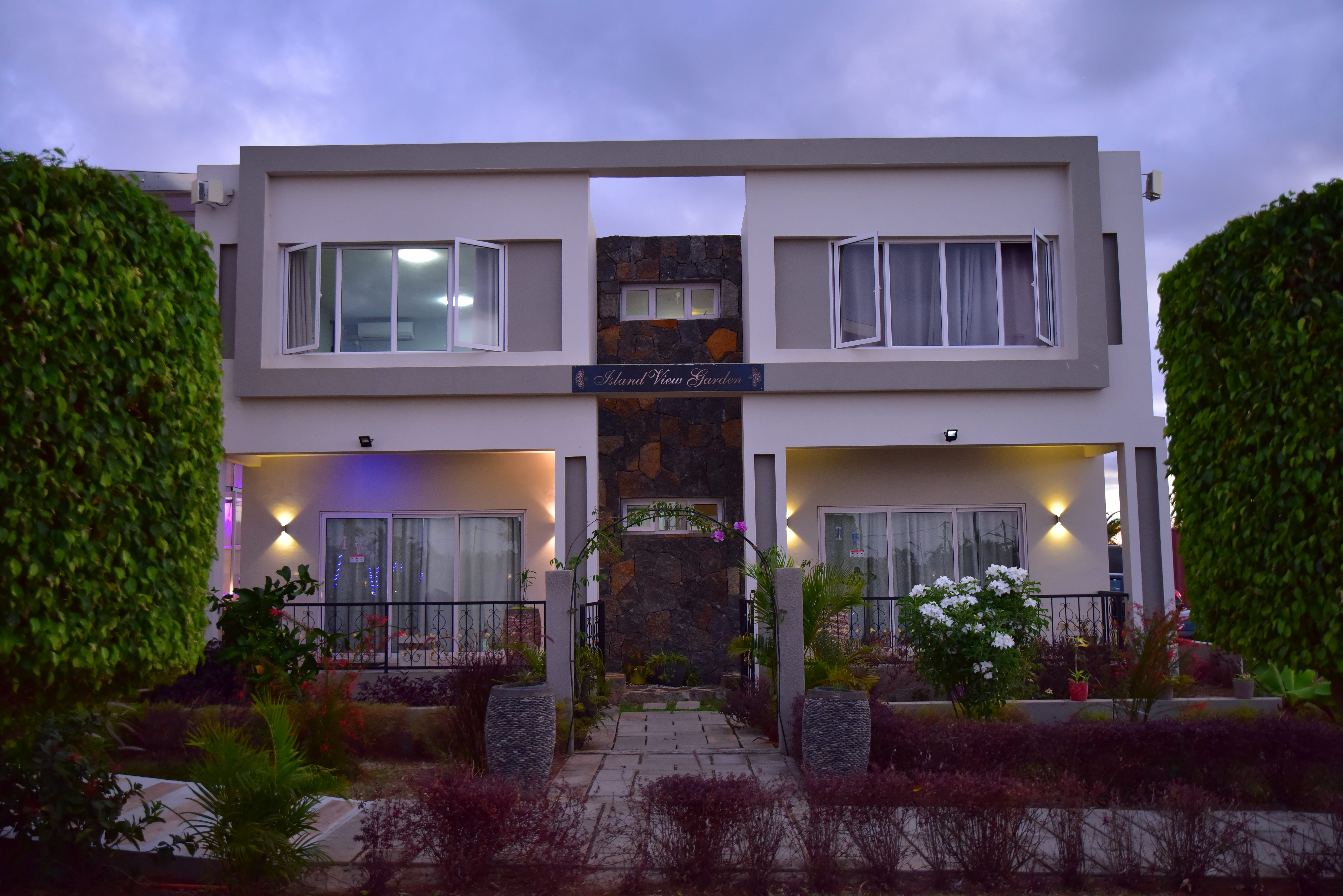 Island View Garden Gallery 3